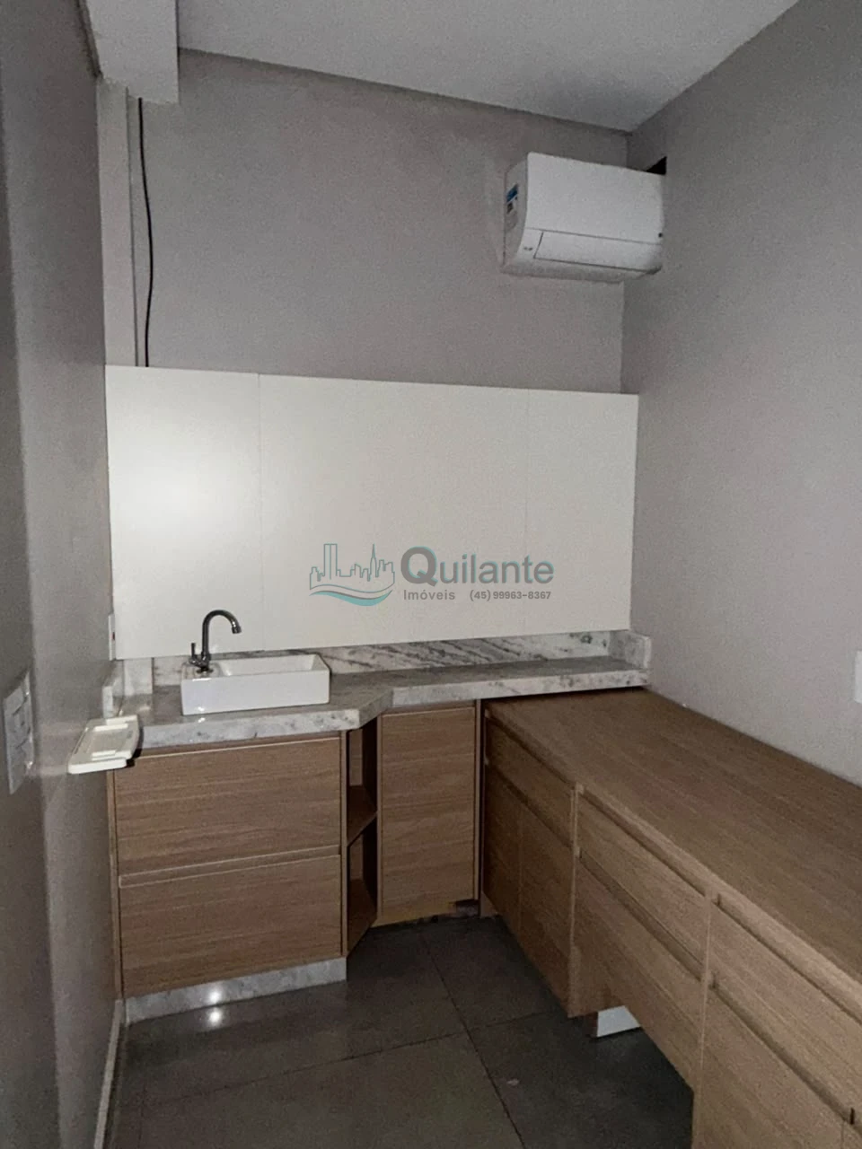 Foto da Aluga-se sala comercial semimobiliada na Av. Silvio Américo Sasdelli - Vila A