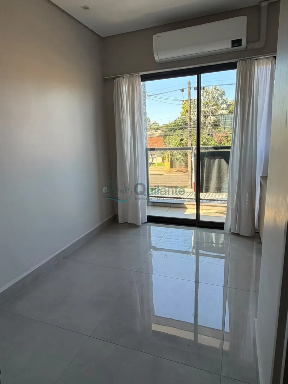 Foto da Aluga-se sala comercial semimobiliada na Av. Silvio Américo Sasdelli - Vila A